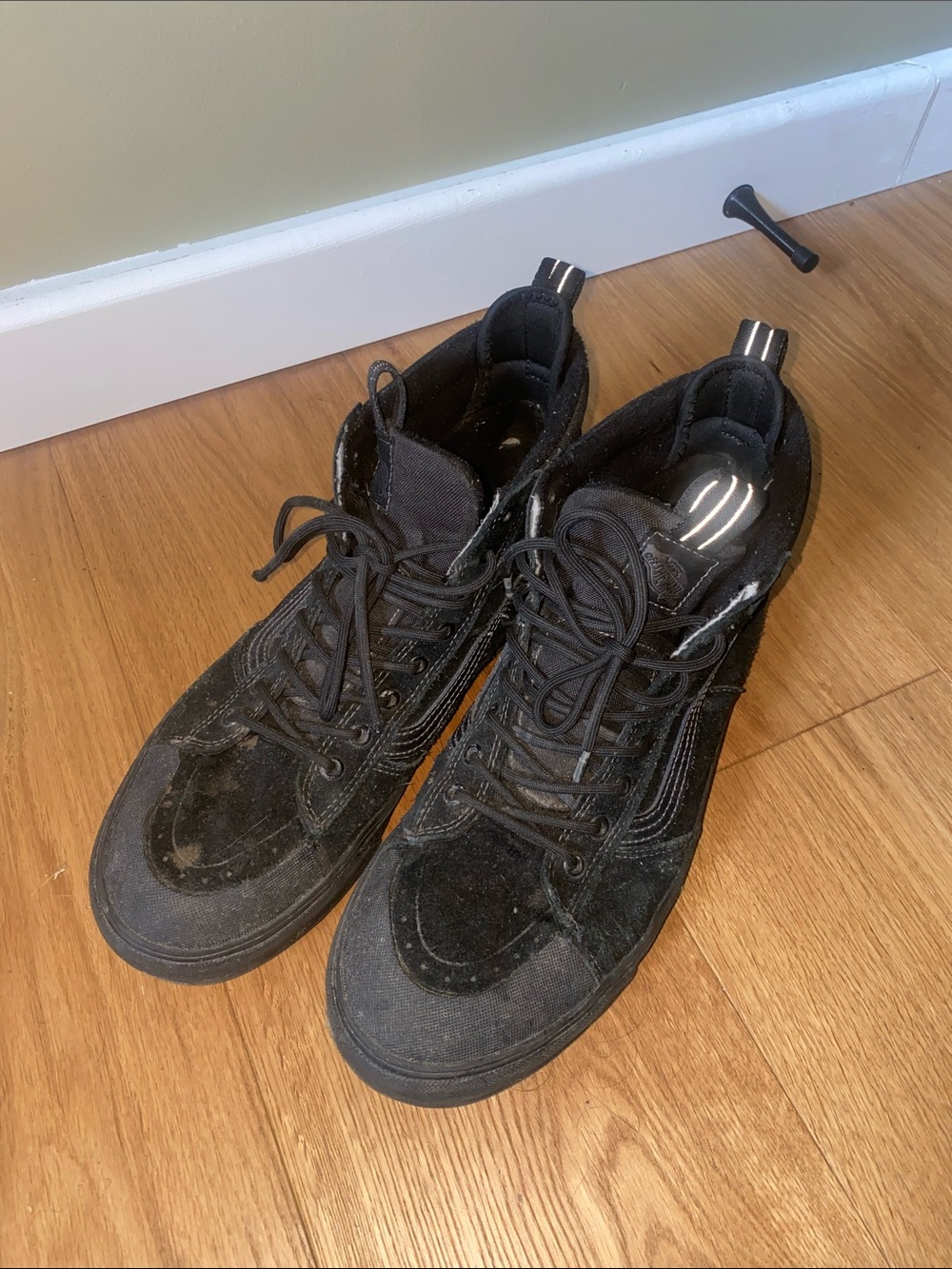 Vans Men’s Black High-Top MTE waterproof size 11us